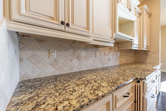 2414 E Academy, Ozark, MO 65721