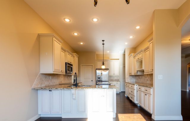 2414 E Academy, Ozark, MO 65721