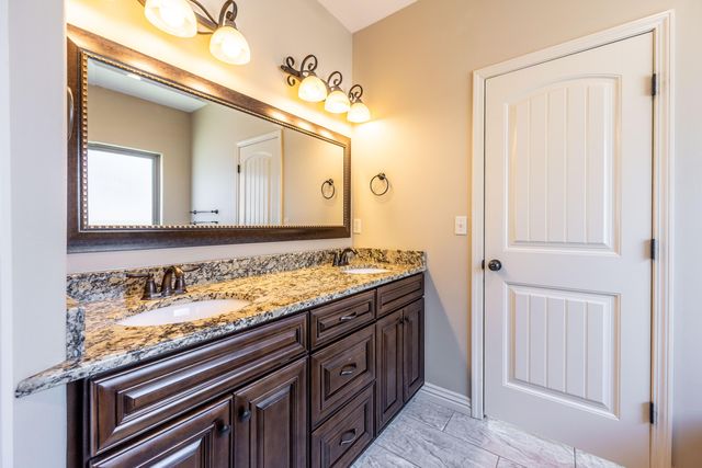 2414 E Academy, Ozark, MO 65721