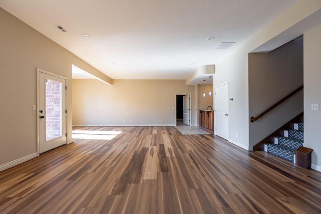 2414 E Academy, Ozark, MO 65721