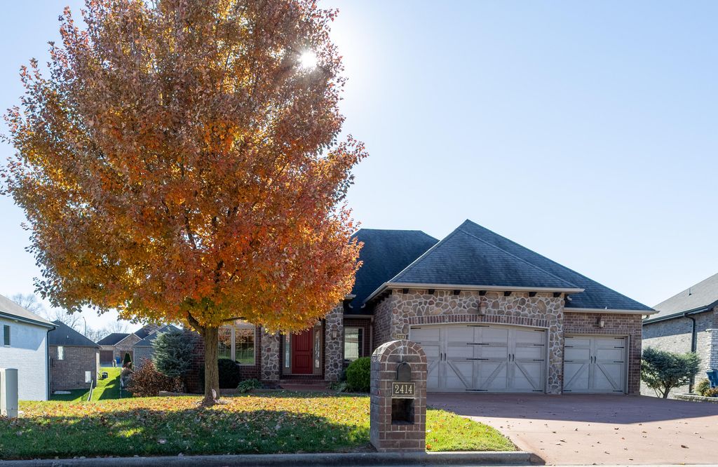 2414 E Academy, Ozark, MO 65721