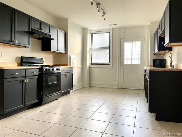 2900 E Jefferson Avenue B1, Detroit, MI 48207