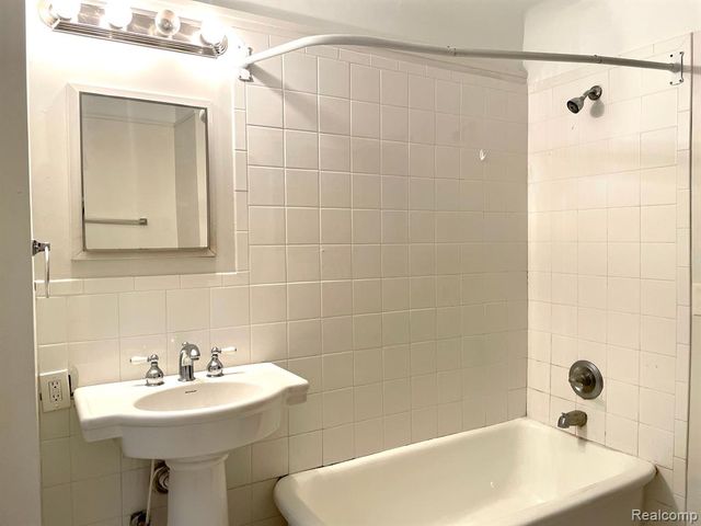 2900 E Jefferson Avenue B1, Detroit, MI 48207