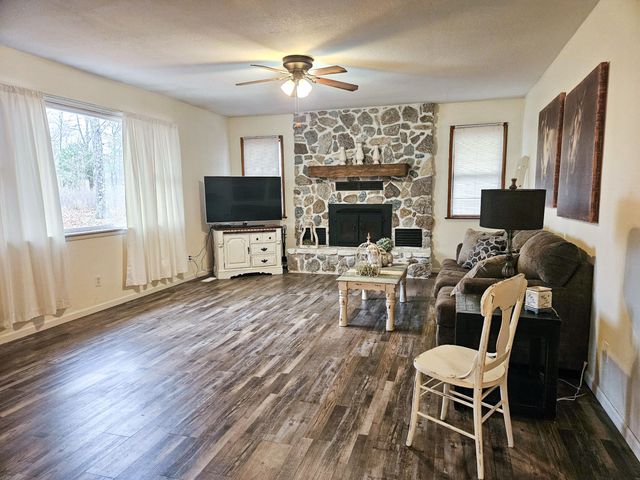 21371 Howell Road, Mountain View, MO 65548