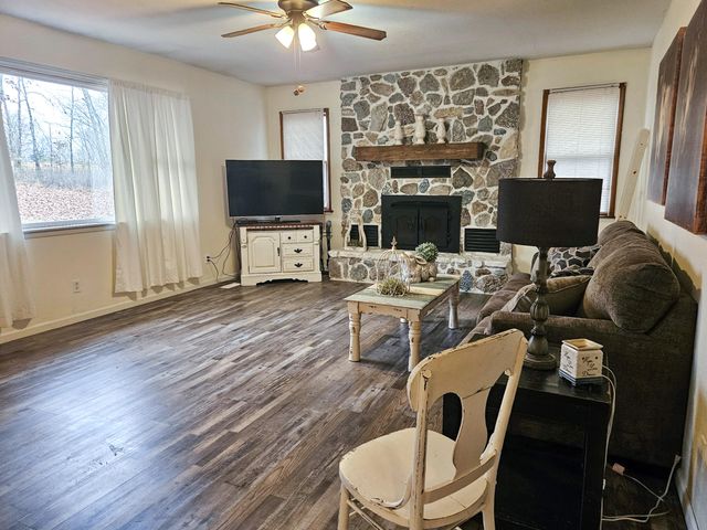 21371 Howell Road, Mountain View, MO 65548