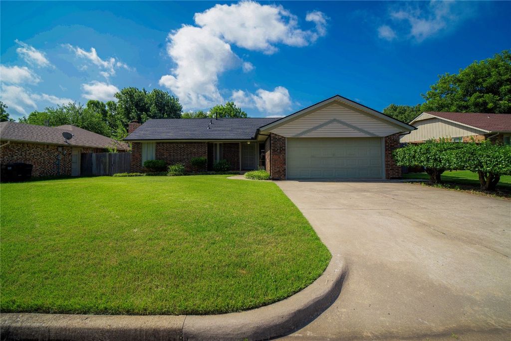 708 N Cross Timbers Drive, Moore, OK 73160