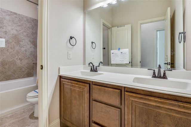 1914 Maplewood Drive, Glenn Heights, TX 75154