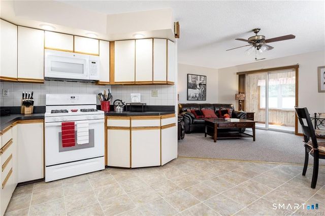 65 Shelton Avenue C, Shelton, CT 06484