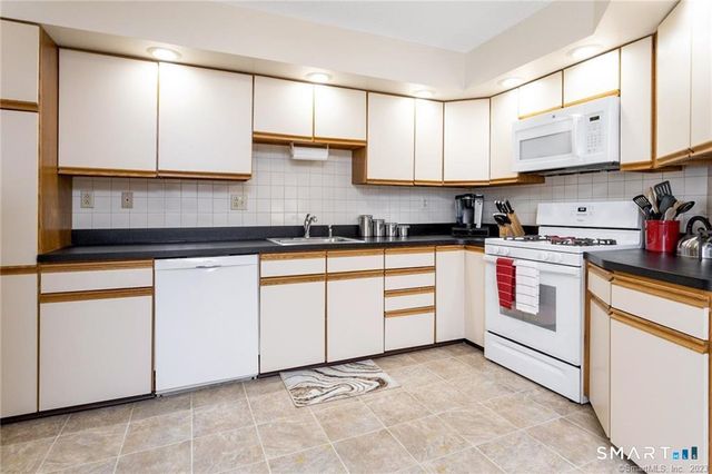 65 Shelton Avenue C, Shelton, CT 06484
