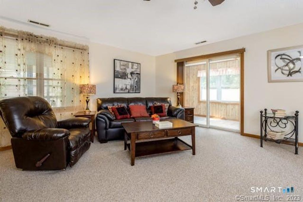 65 Shelton Avenue C, Shelton, CT 06484
