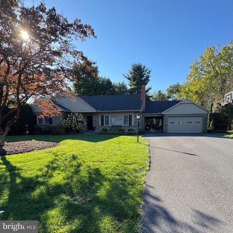 352 RUTH RIDGE DR, Lancaster, PA 17601