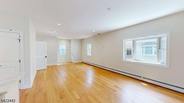 376 5Th Ave, Paterson City, NJ 07514