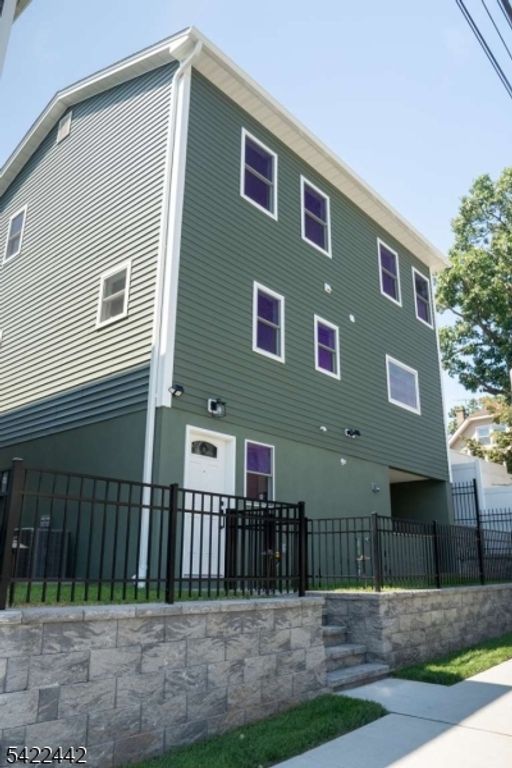 376 5Th Ave, Paterson City, NJ 07514