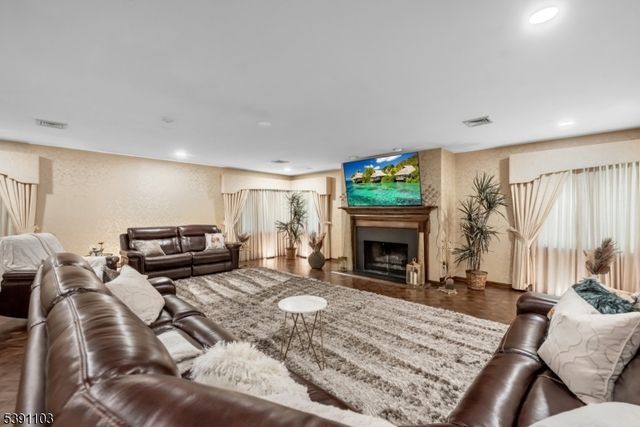 67 Fox Ledge Rd, Kinnelon Boro, NJ 07405