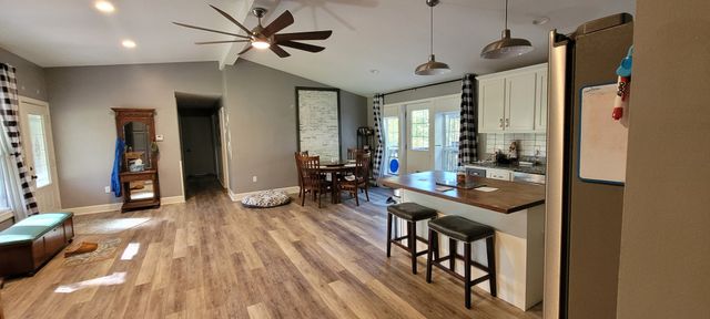 408 Sandy Rd, Dover, TN 37058