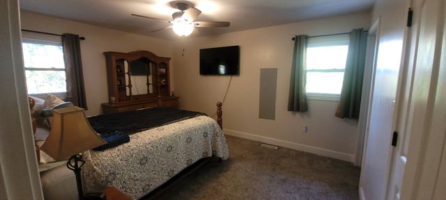 408 Sandy Rd, Dover, TN 37058