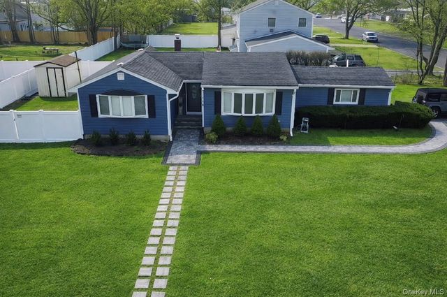 178 Spur Drive S, Bay Shore, NY 11706