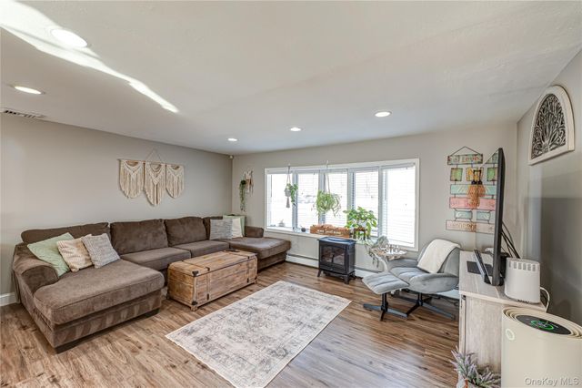 178 Spur Drive S, Bay Shore, NY 11706