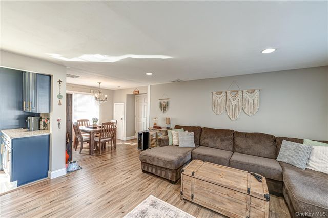 178 Spur Drive S, Bay Shore, NY 11706