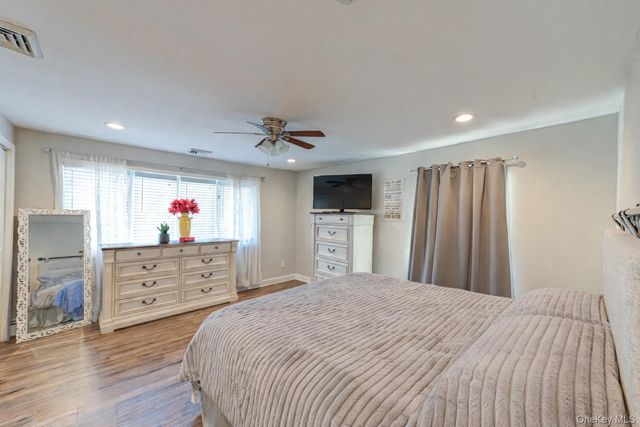 178 Spur Drive S, Bay Shore, NY 11706