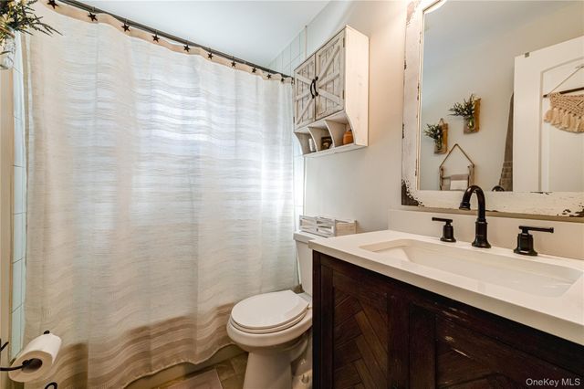 178 Spur Drive S, Bay Shore, NY 11706