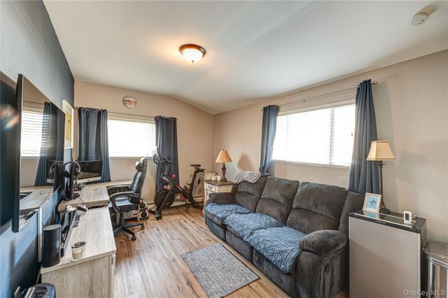 178 Spur Drive S, Bay Shore, NY 11706