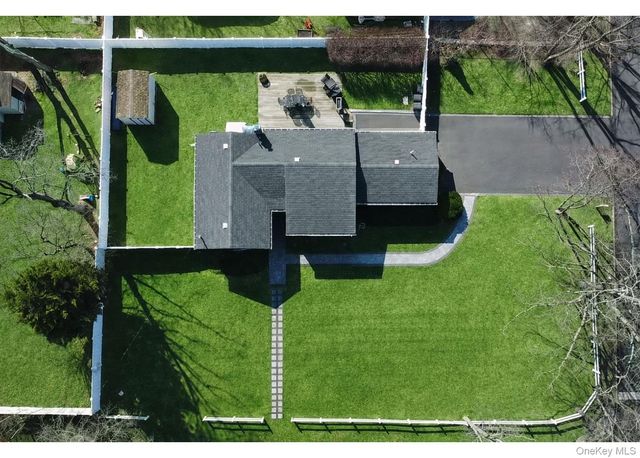 178 Spur Drive S, Bay Shore, NY 11706