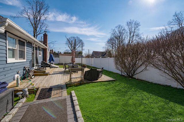 178 Spur Drive S, Bay Shore, NY 11706