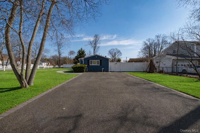 178 Spur Drive S, Bay Shore, NY 11706