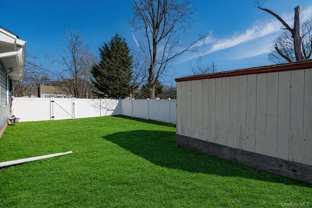 178 Spur Drive S, Bay Shore, NY 11706