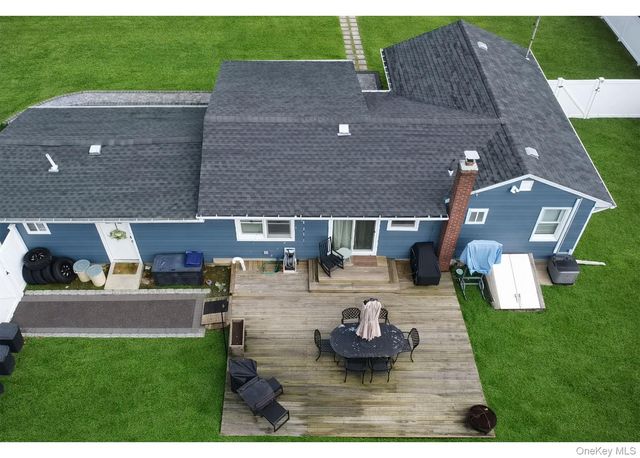 178 Spur Drive S, Bay Shore, NY 11706