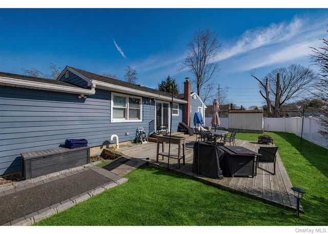 178 Spur Drive S, Bay Shore, NY 11706