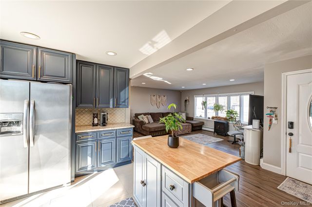 178 Spur Drive S, Bay Shore, NY 11706