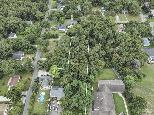 669 Flanders Road, Flanders, NY 11901