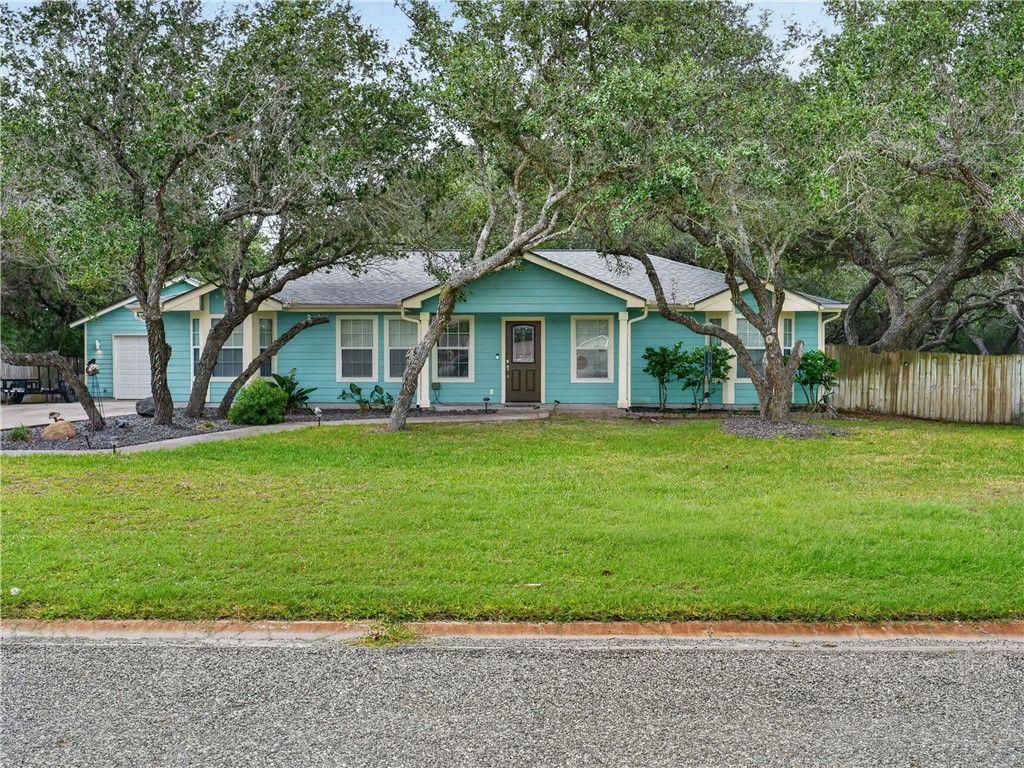 106 El Cid Dr, Rockport, TX 78382 — exterior