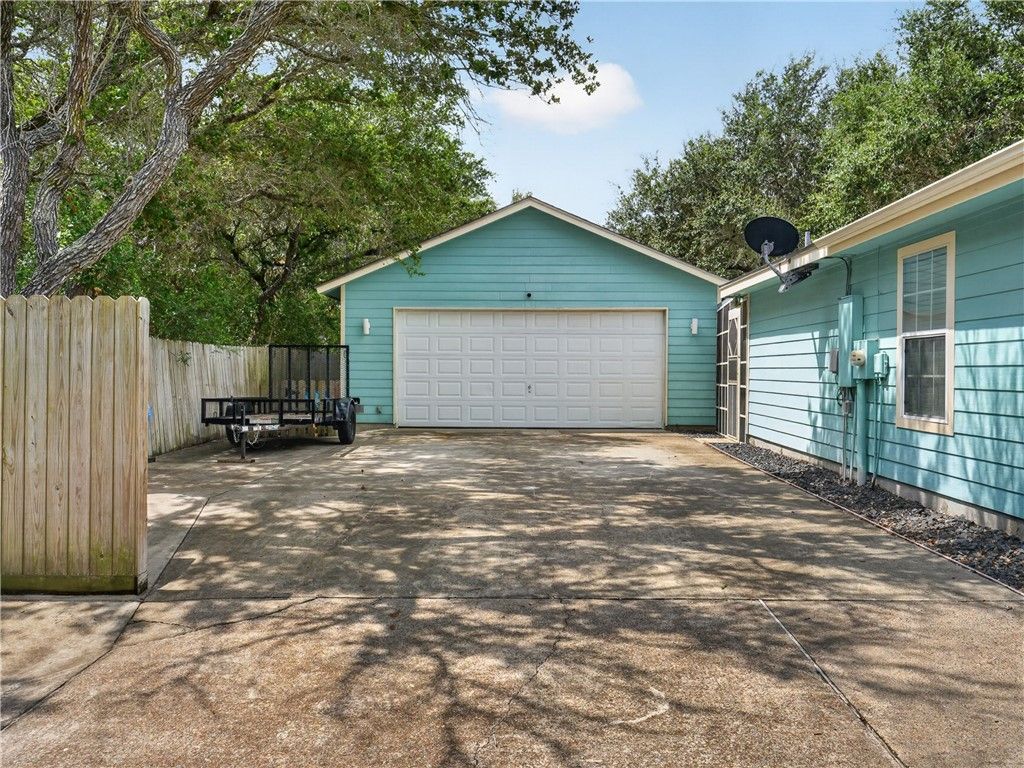 106 El Cid Dr, Rockport, TX 78382 — photo 3