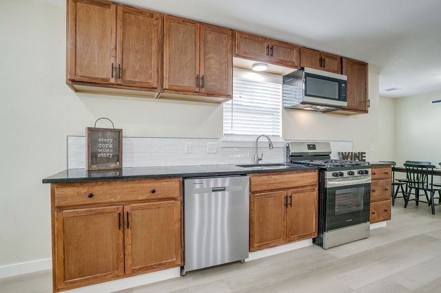 1320 Wayne Street, Haltom City, TX 76117