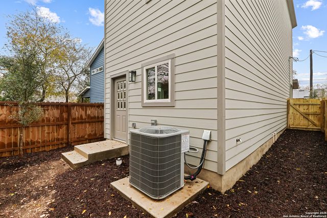 1214 Aransas, San Antonio, TX 78210