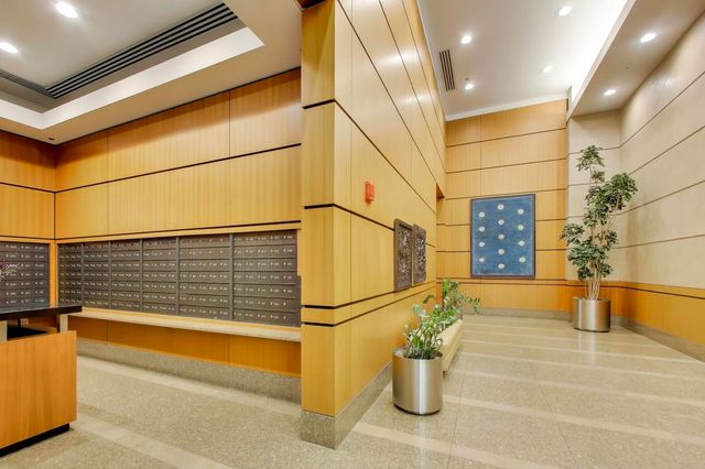 400 N LaSalle Drive 1211, Chicago, IL 60654