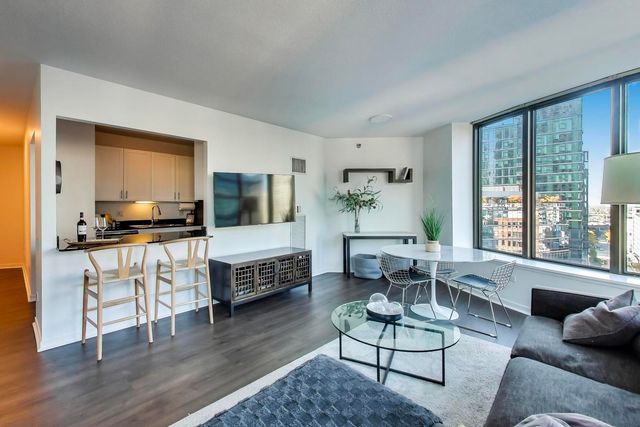 400 N LaSalle Drive 1211, Chicago, IL 60654