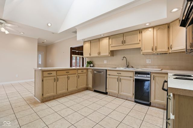 9208 Tamarack Drive, Indianapolis, IN 46260