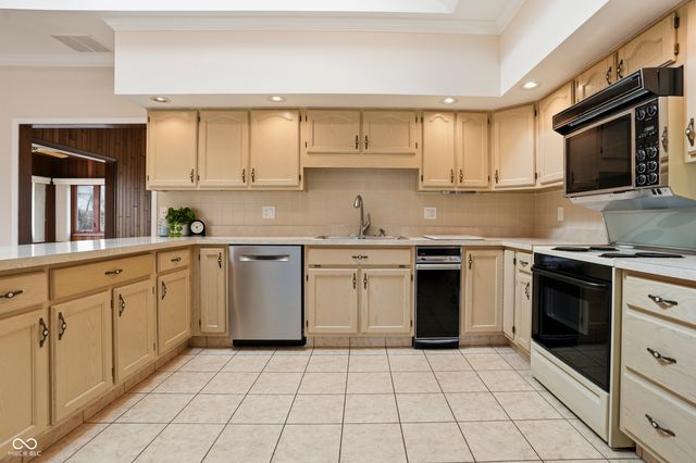 9208 Tamarack Drive, Indianapolis, IN 46260