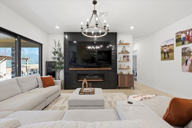 8447 HARVEY WALDEN DRIVE, Plant City, FL 33565