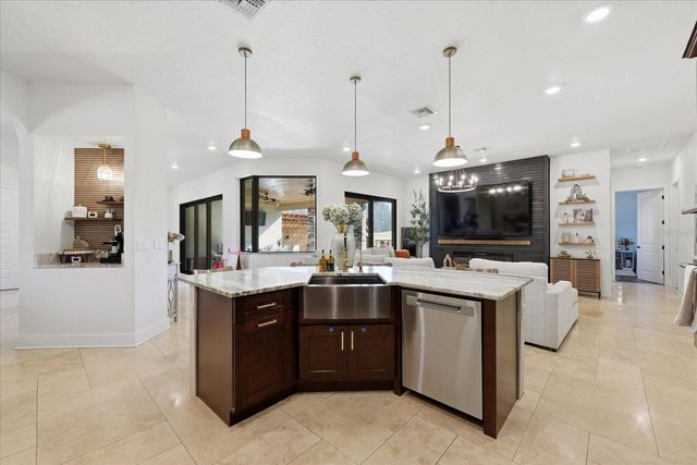 8447 HARVEY WALDEN DRIVE, Plant City, FL 33565