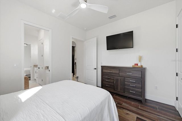 8447 HARVEY WALDEN DRIVE, Plant City, FL 33565