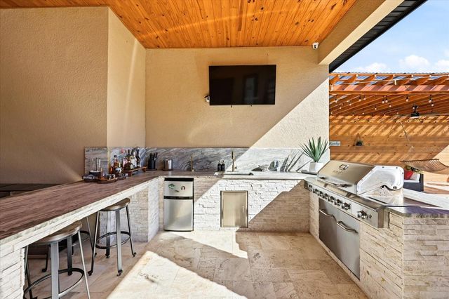 8447 HARVEY WALDEN DRIVE, Plant City, FL 33565