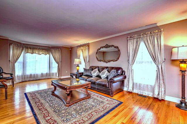 920 Green Circle, Orange, CT 06477