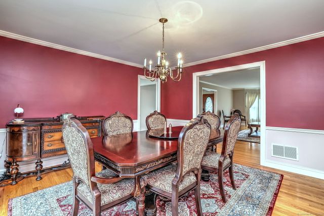 920 Green Circle, Orange, CT 06477