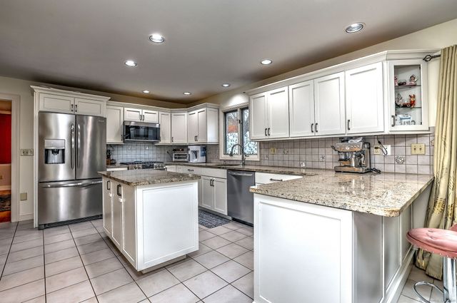 920 Green Circle, Orange, CT 06477