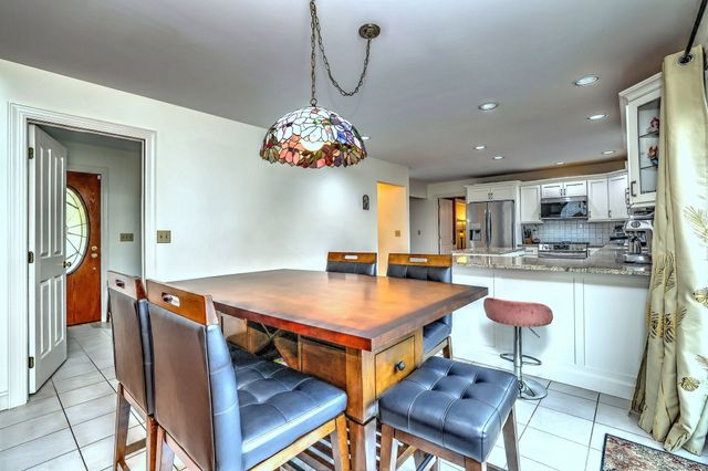 920 Green Circle, Orange, CT 06477